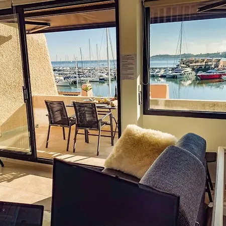 Apartment Luxe Penthouse Les Pieds Dans L'eau Saint-tropez 4 *